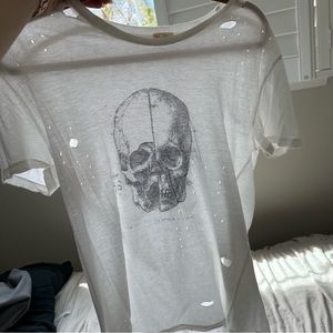 White distressed tshirt with skull detailing